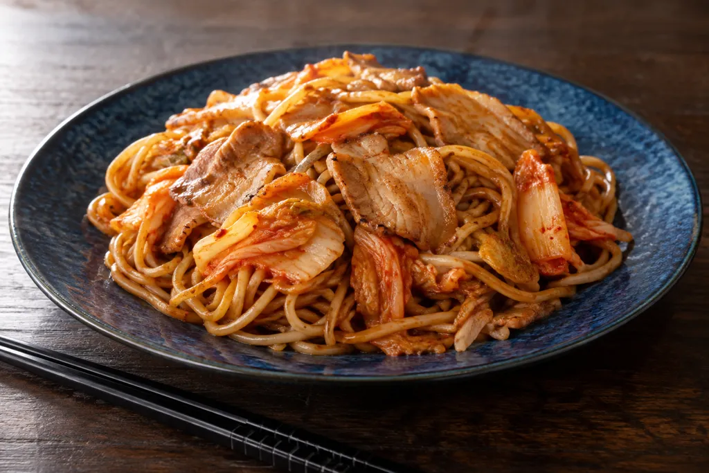 豚バラ肉とキムチの焼きそばの完成イメージ