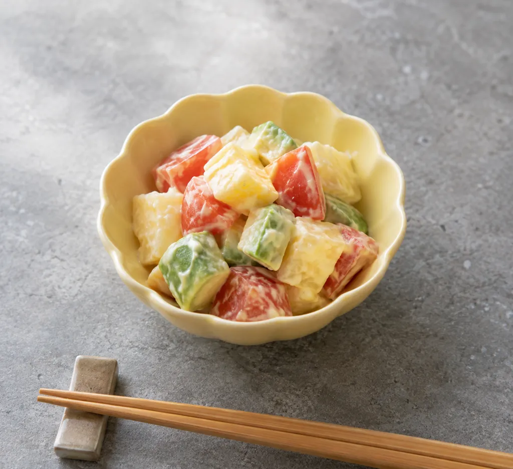 トマトとアボカドの中華ポテトサラダの完成イメージ