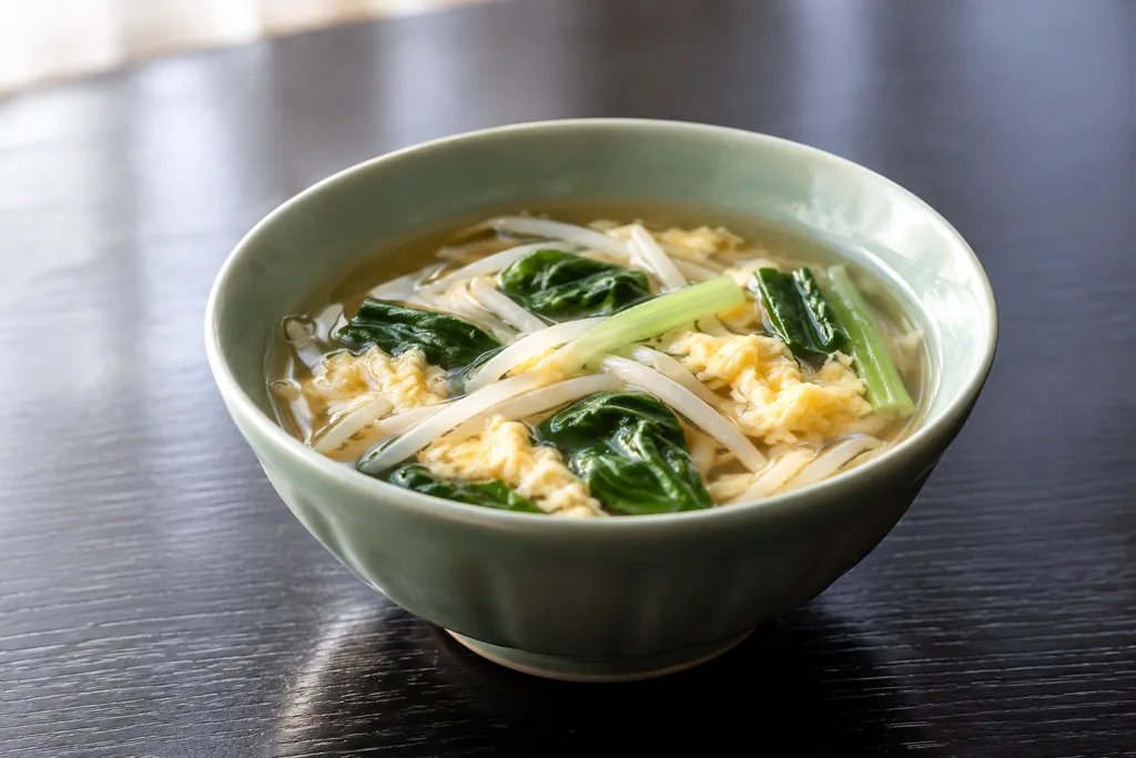もやしと小松菜の卵入り中華汁の完成イメージ