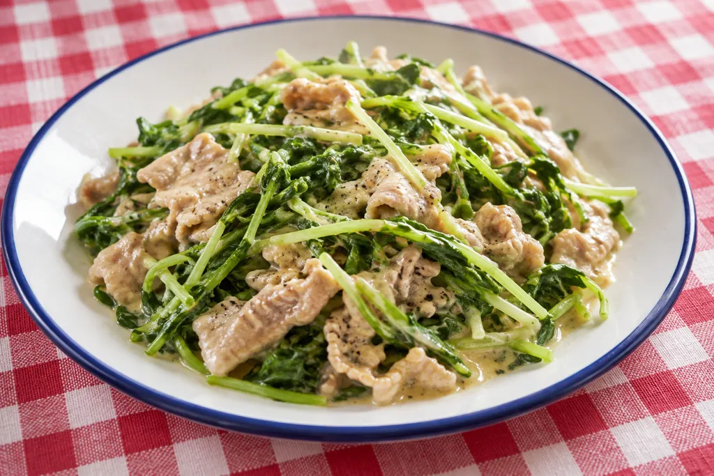 豚こま肉と豆苗のコンソメマヨ蒸しの完成イメージ