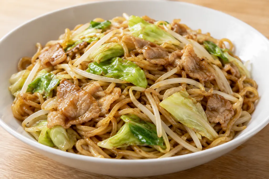 豚こまとキャベツの中華焼き麺の完成イメージ