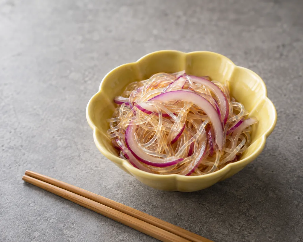春雨と紫玉ねぎの中華サラダの完成イメージ