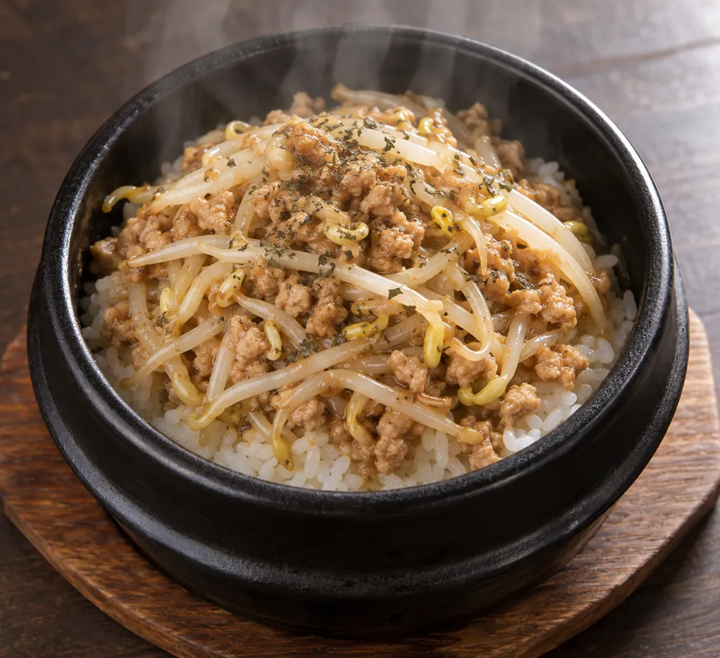 鶏ひき肉ともやしのバジル炒め丼の完成イメージ