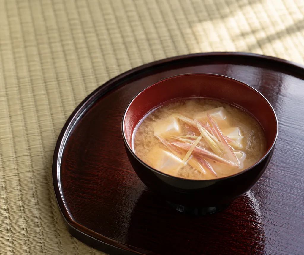 豆腐とみょうがの即席味噌汁の完成イメージ