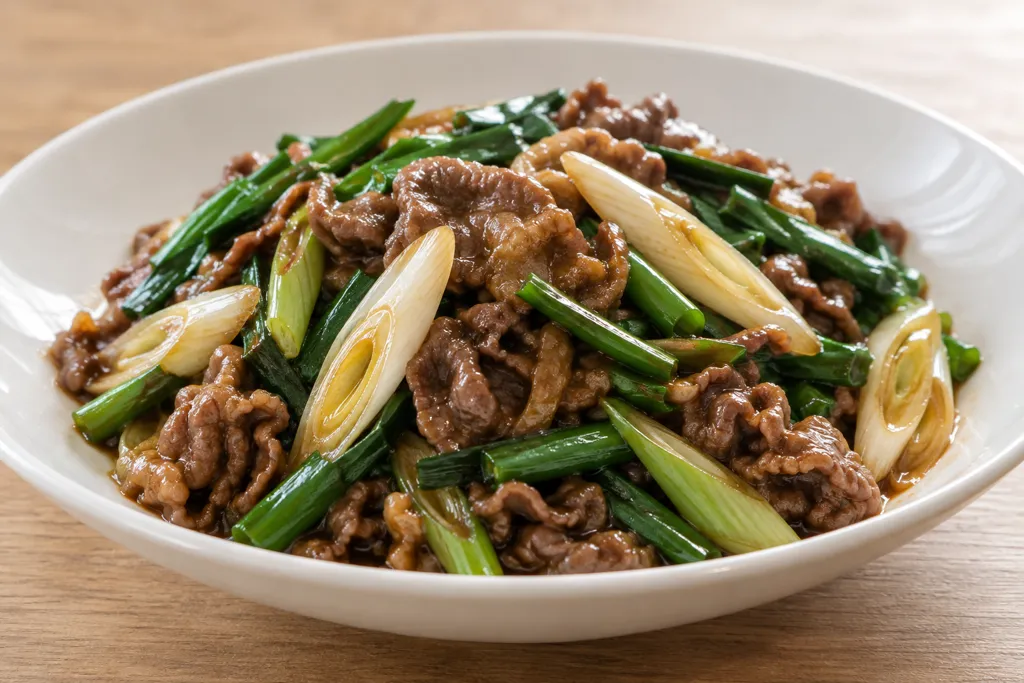 牛こま肉とニラのねぎ炒めの完成イメージ