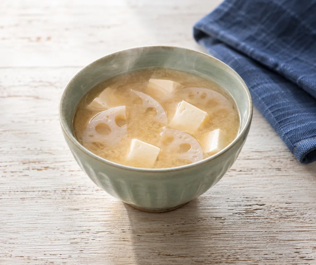 れんこんと豆腐の味噌汁の完成イメージ