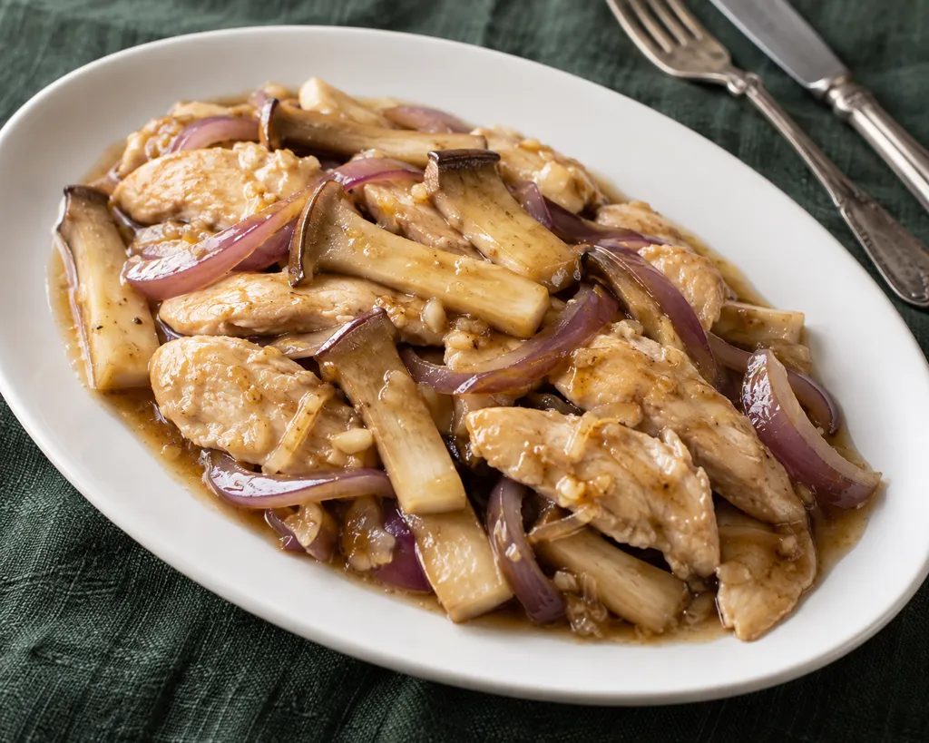 鶏むね肉とエリンギのにんにくソース煮の完成イメージ