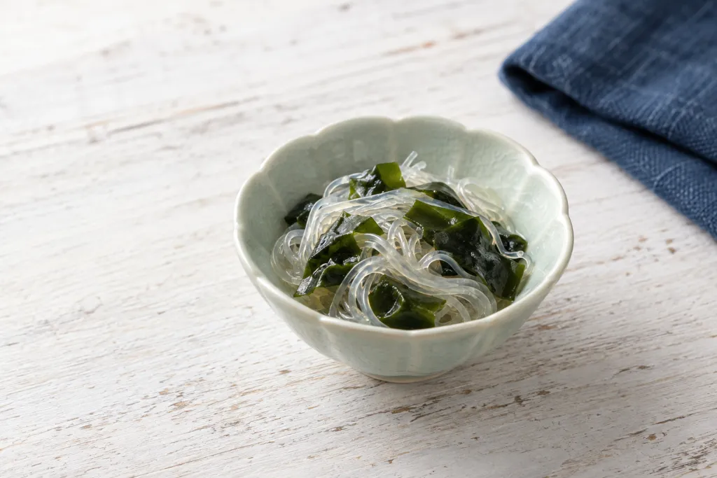 春雨と乾燥わかめの酢の物の完成イメージ
