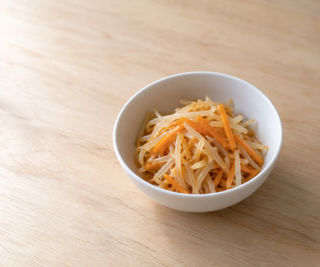 もやしとにんじんの蒸し野菜中華だれの完成イメージ