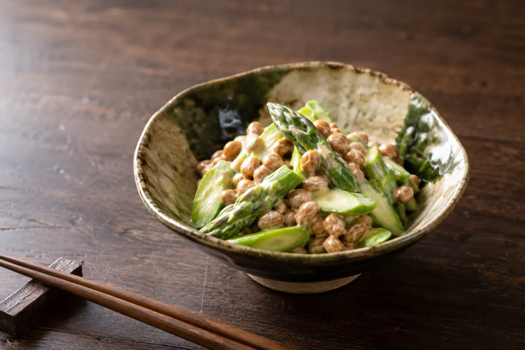 納豆とアスパラガスのからしマヨ和えの完成イメージ