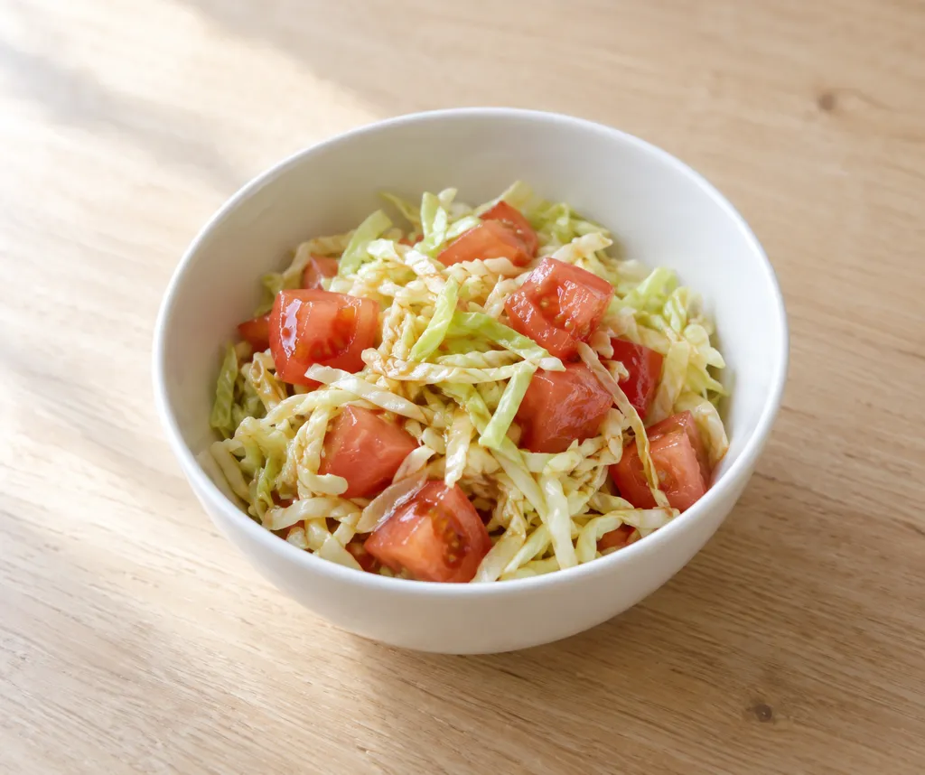 キャベツとトマトの中華サラダの完成イメージ