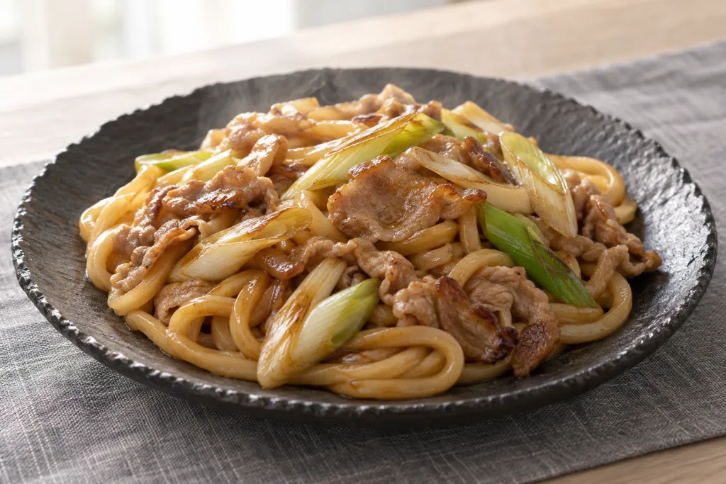 豚こま肉とねぎの和風焼きうどんの完成イメージ