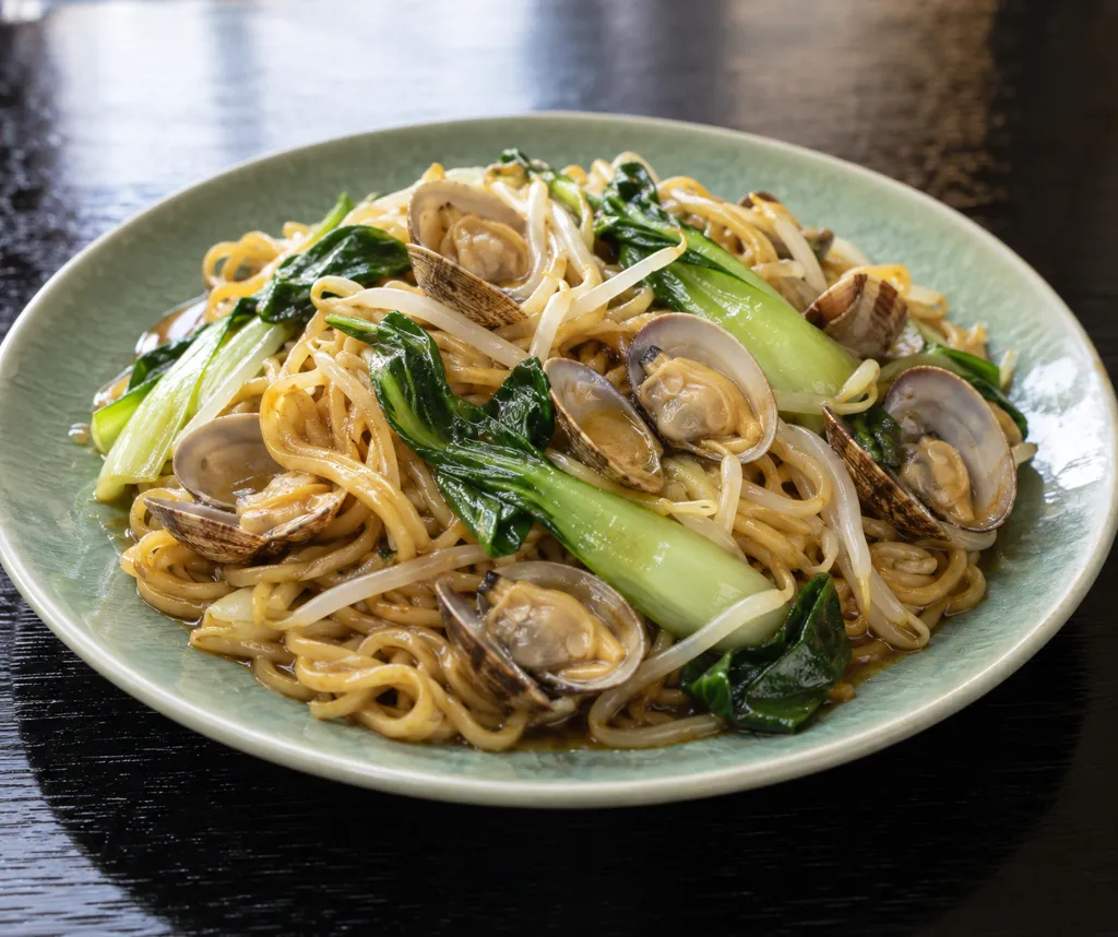 あさりとチンゲン菜の中華焼きそばの完成イメージ