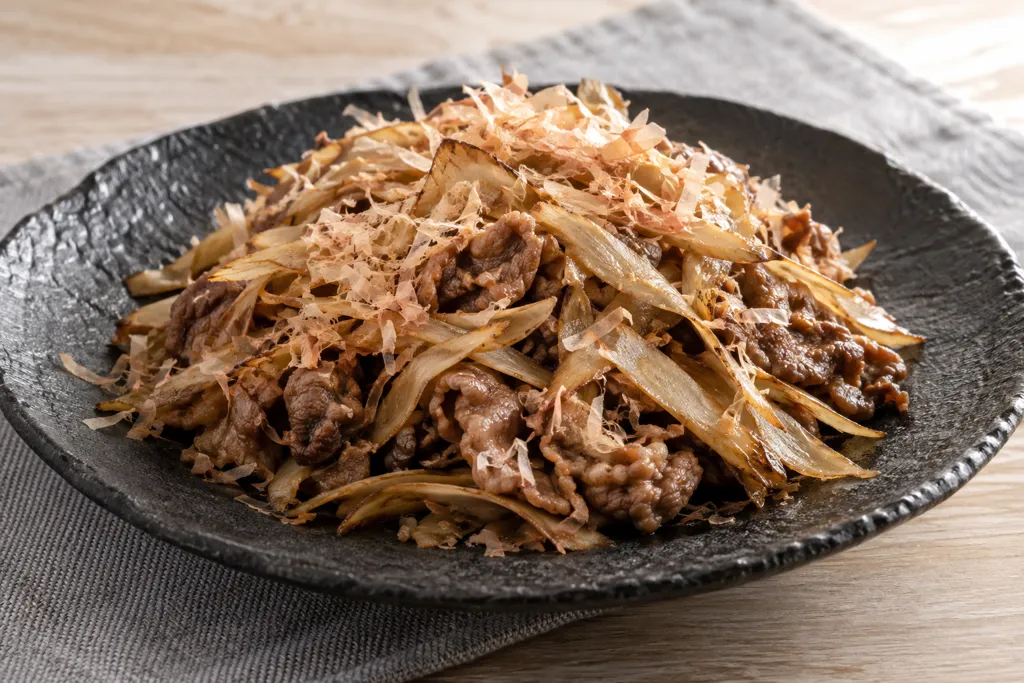 牛薄切り肉とごぼうのおかか炒めの完成イメージ