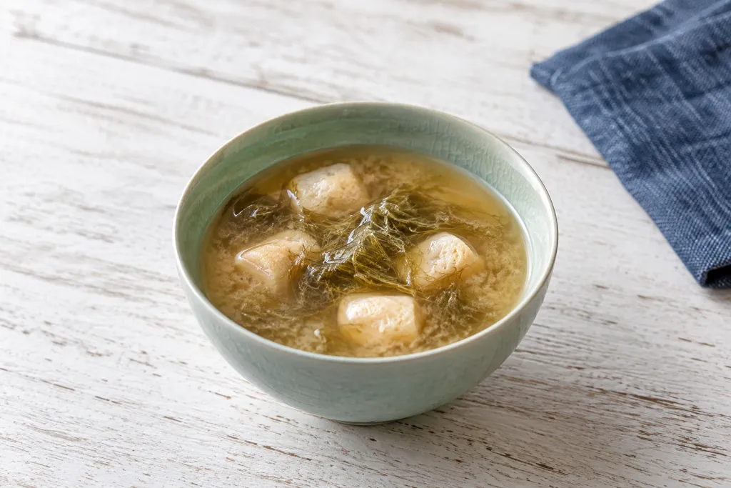 麩ととろろ昆布の即席味噌汁の完成イメージ
