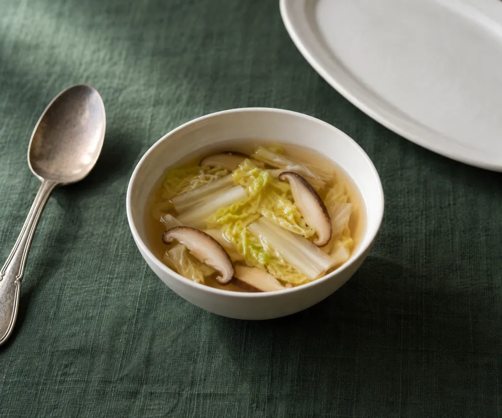 白菜としいたけのレンジコンソメスープの完成イメージ