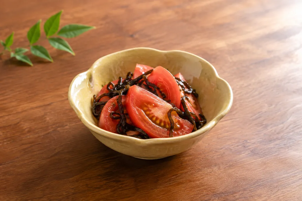 トマトと塩昆布の和え物の完成イメージ