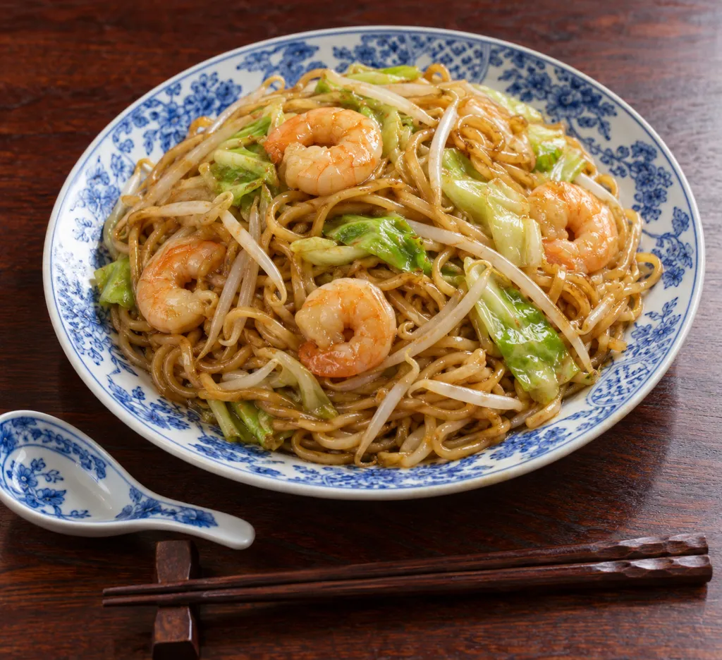 えびとキャベツの中華焼き麺の完成イメージ
