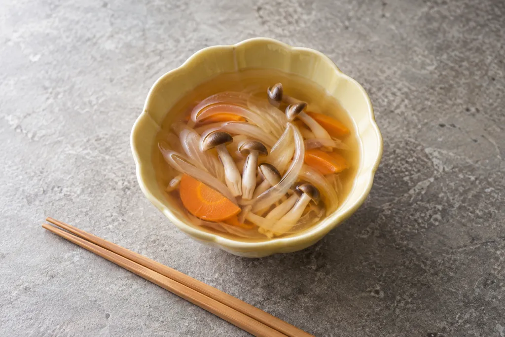 玉ねぎとしめじの中華スープの完成イメージ