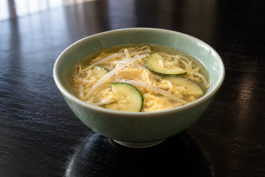 もやしとズッキーニの中華卵スープの完成イメージ