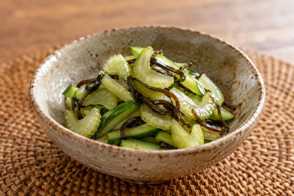 セロリときゅうりの塩昆布和えの完成イメージ