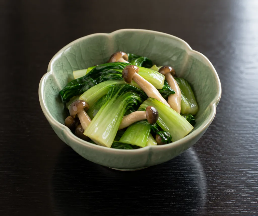 チンゲン菜としめじの中華ごま油和えの完成イメージ