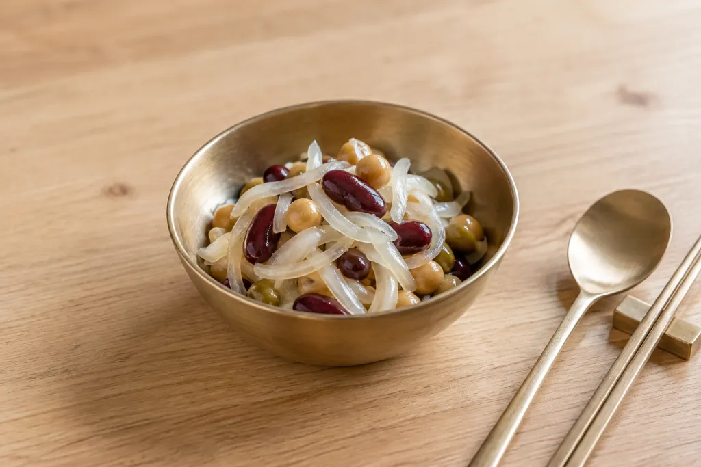 豆と玉ねぎのエスニックサラダの完成イメージ