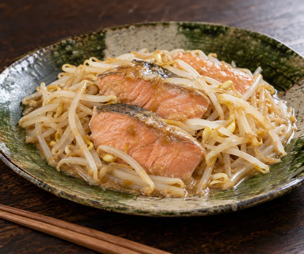 塩鮭ともやしの味噌酢蒸し焼きの完成イメージ