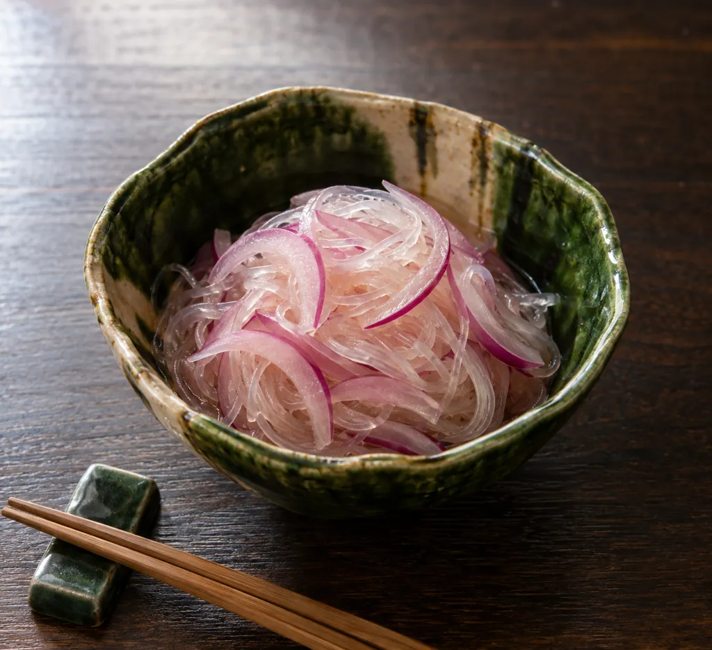 春雨と紫玉ねぎの酢の物の完成イメージ