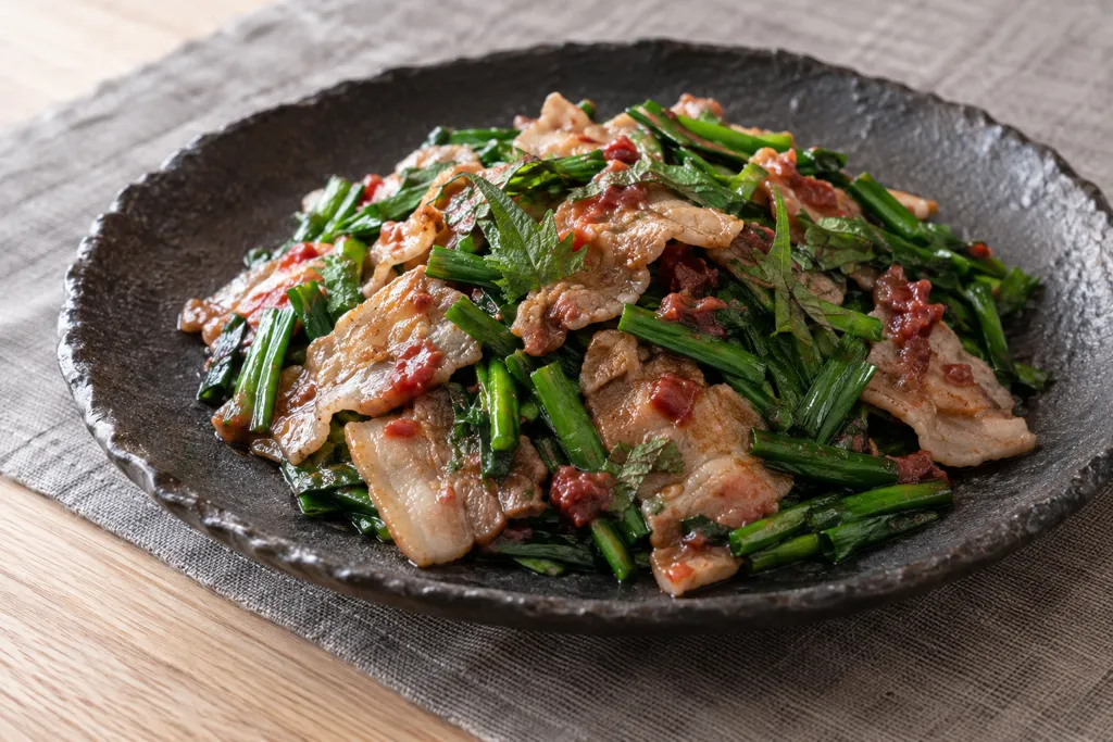 豚バラ肉とニラの梅しそ炒めの完成イメージ