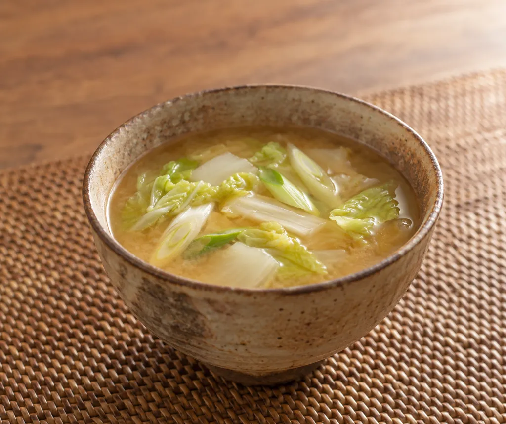 白菜とねぎの味噌汁の完成イメージ