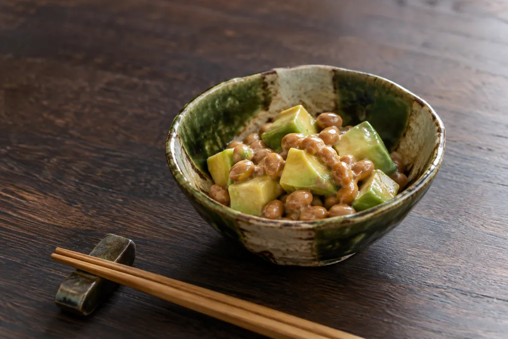 納豆とアボカドの酢からし和えの完成イメージ