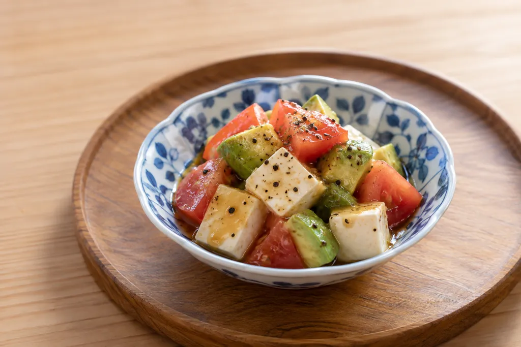 豆腐とアボカドのトマトサラダの完成イメージ