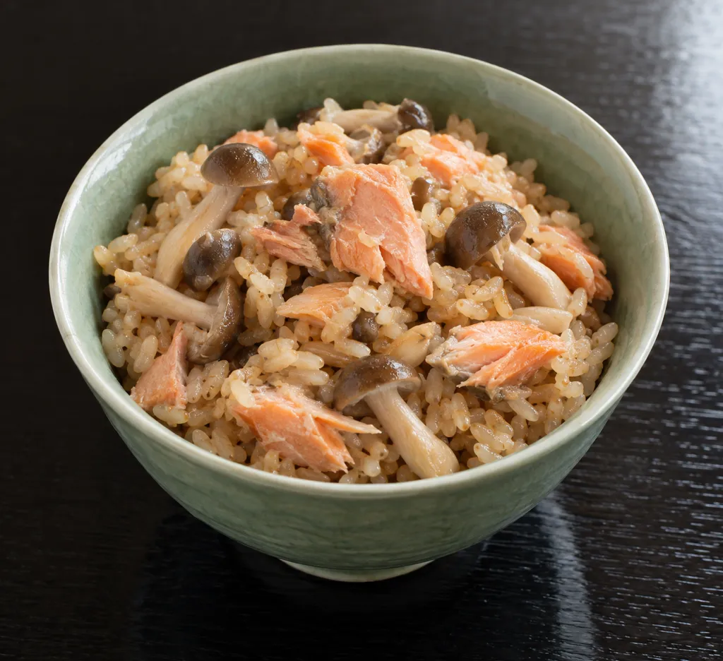 鮭としめじの中華炊き込みご飯の完成イメージ