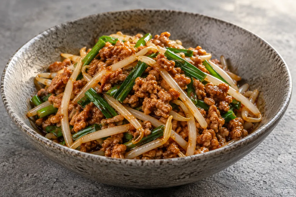 豚ひき肉ともやしのピリ辛味噌炒めの完成イメージ