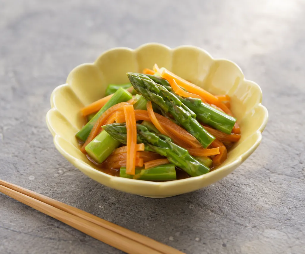 アスパラガスとにんじんの中華だれ蒸しの完成イメージ