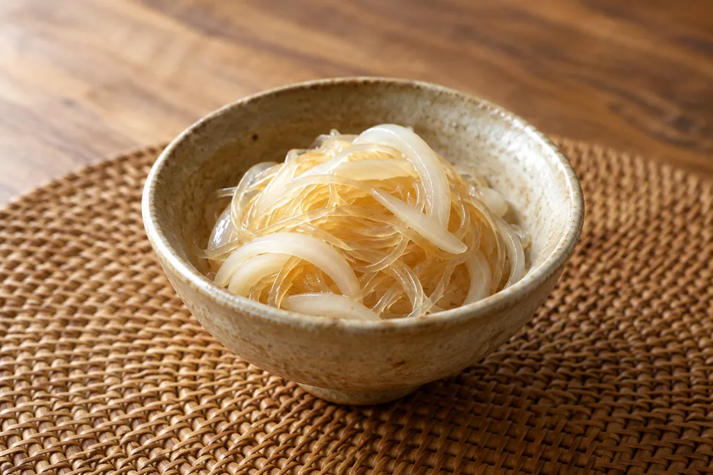 春雨と玉ねぎの酢の物の完成イメージ