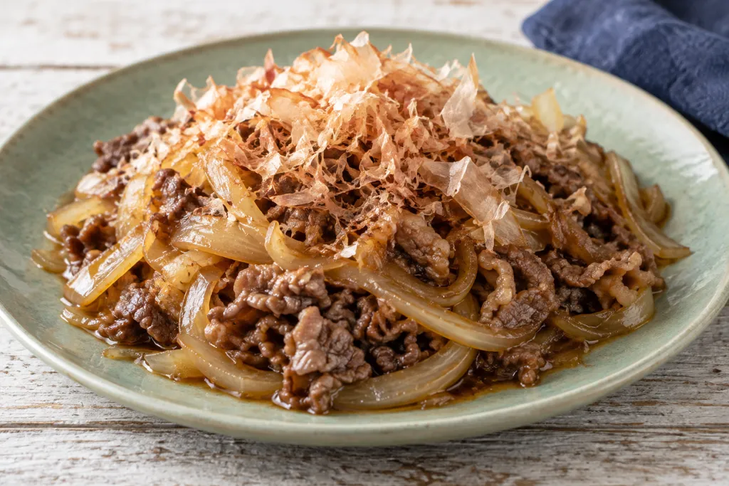 牛薄切り肉と玉ねぎのおかか炒めの完成イメージ