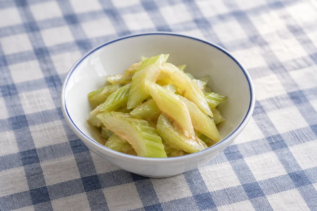 セロリのしょうが酢味噌和えの完成イメージ