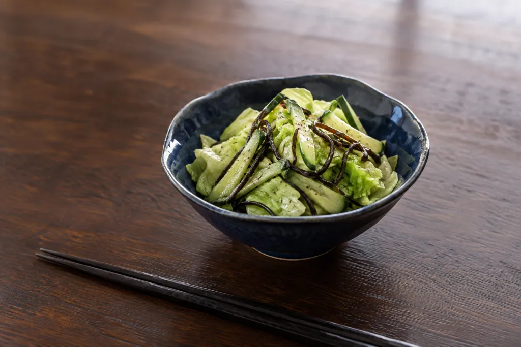 レタスときゅうりの塩昆布和えの完成イメージ