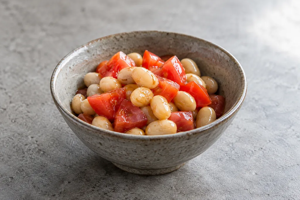 大豆とトマトのエスニック豆サラダの完成イメージ