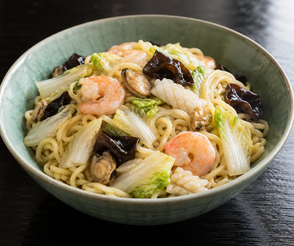 シーフードミックスと白菜の塩焼き中華麺の完成イメージ