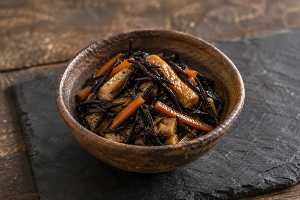 ひじきと油揚げの煮物の完成イメージ