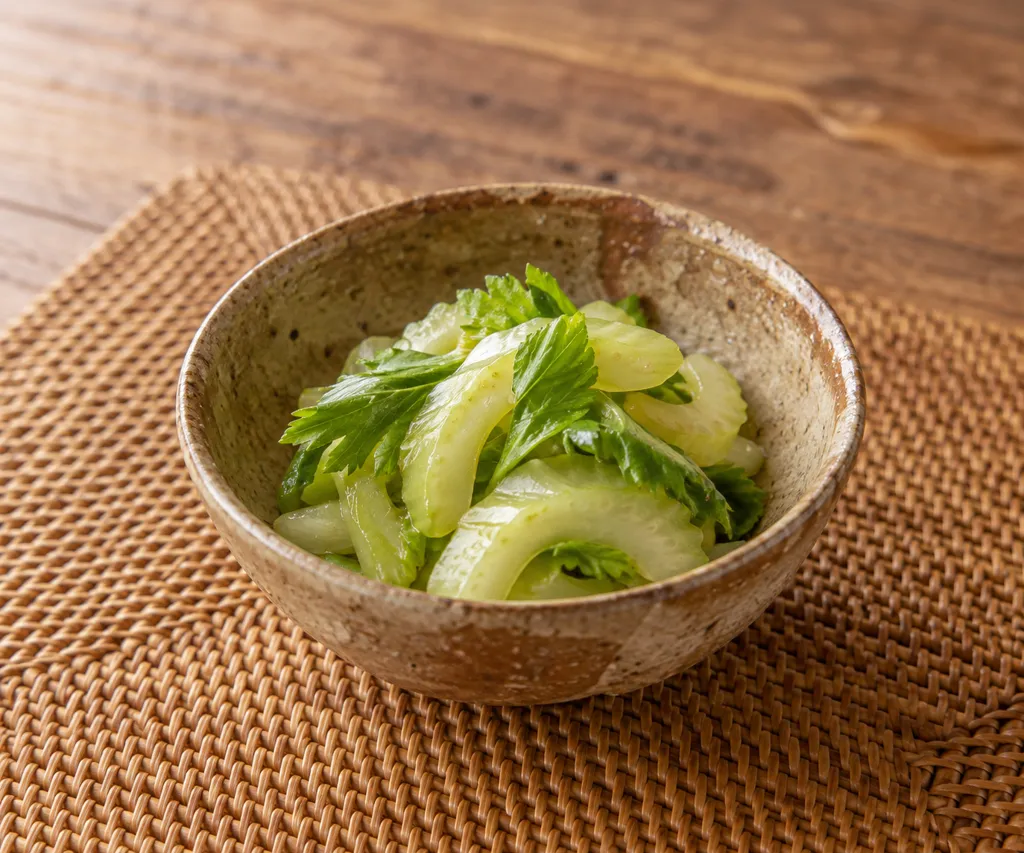 セロリの塩もみごま油あえの完成イメージ